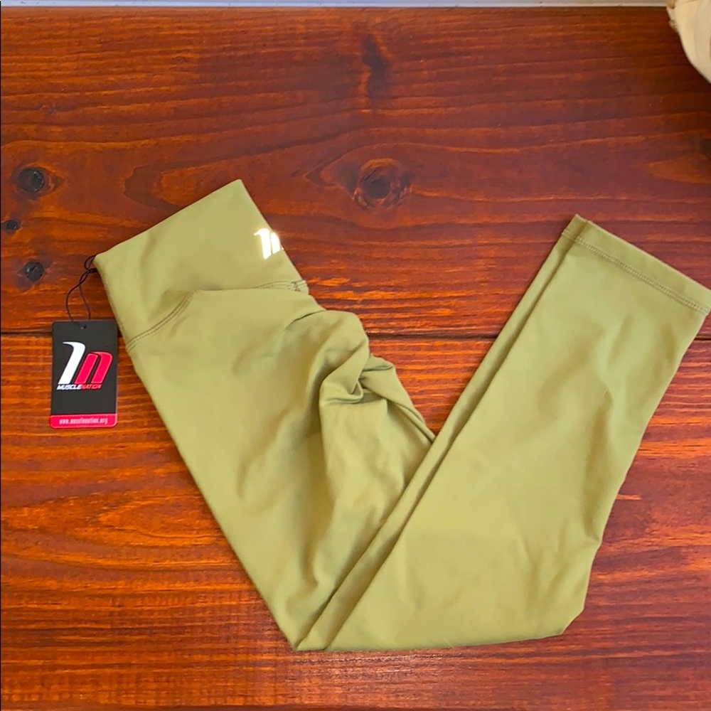 Muscle nation scrunch butt workout leggings